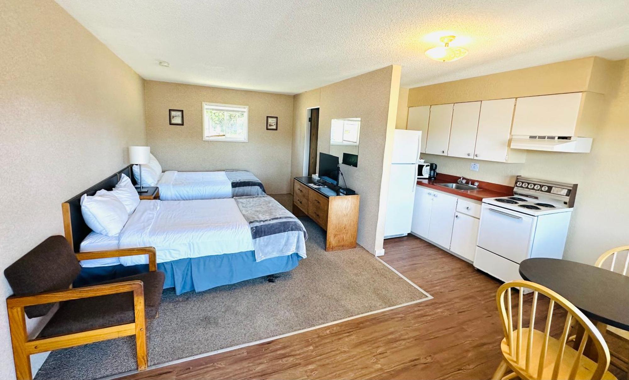 Island West Resort-Motel Уклуелет Стая снимка