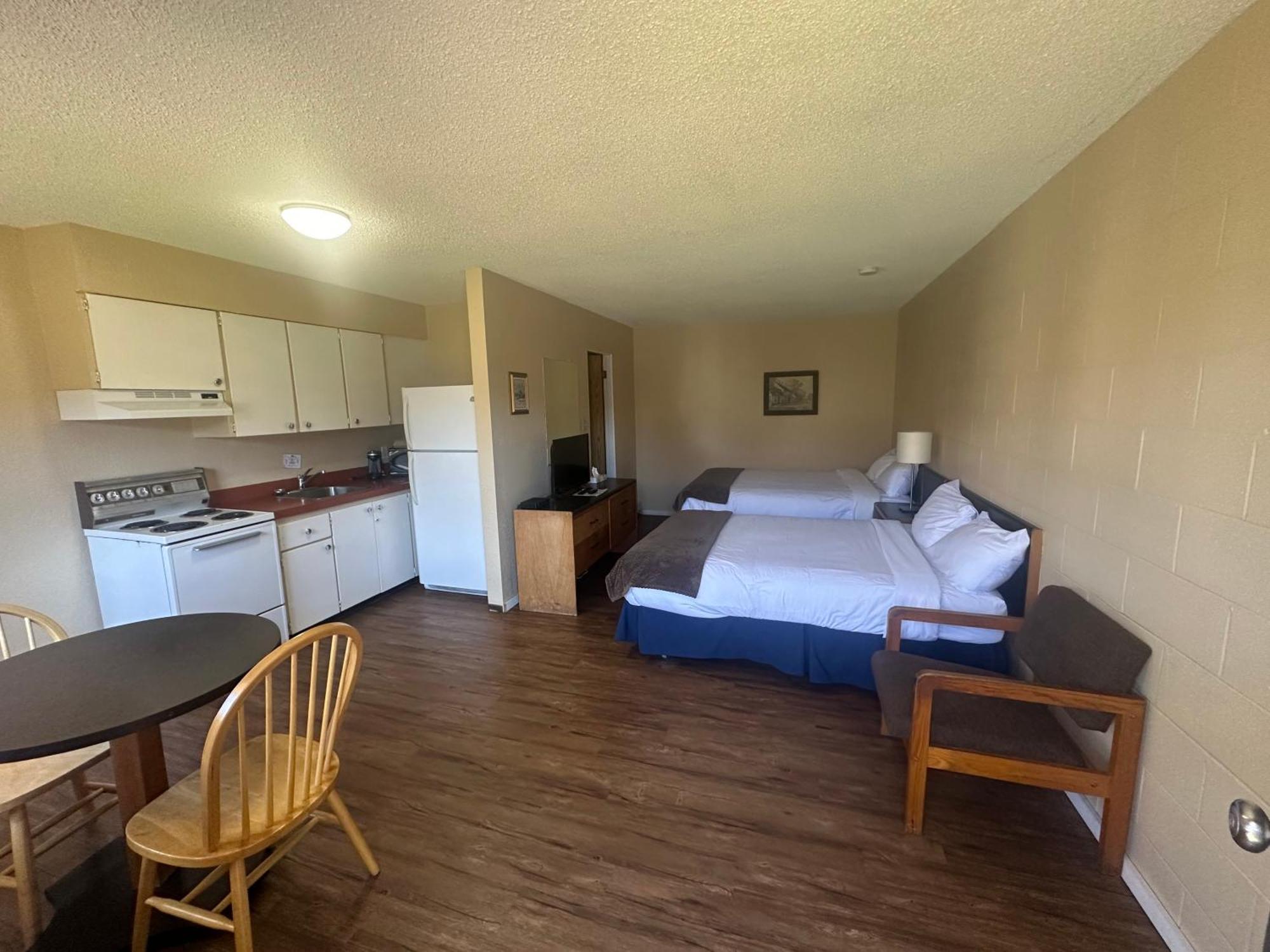 Island West Resort-Motel Уклуелет Стая снимка